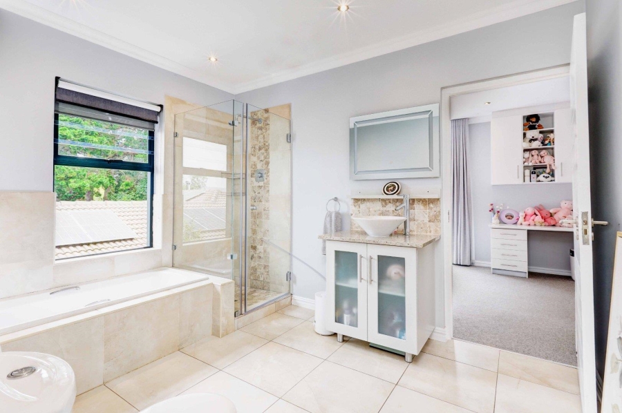 4 Bedroom Property for Sale in Van Riebeeckshof Western Cape